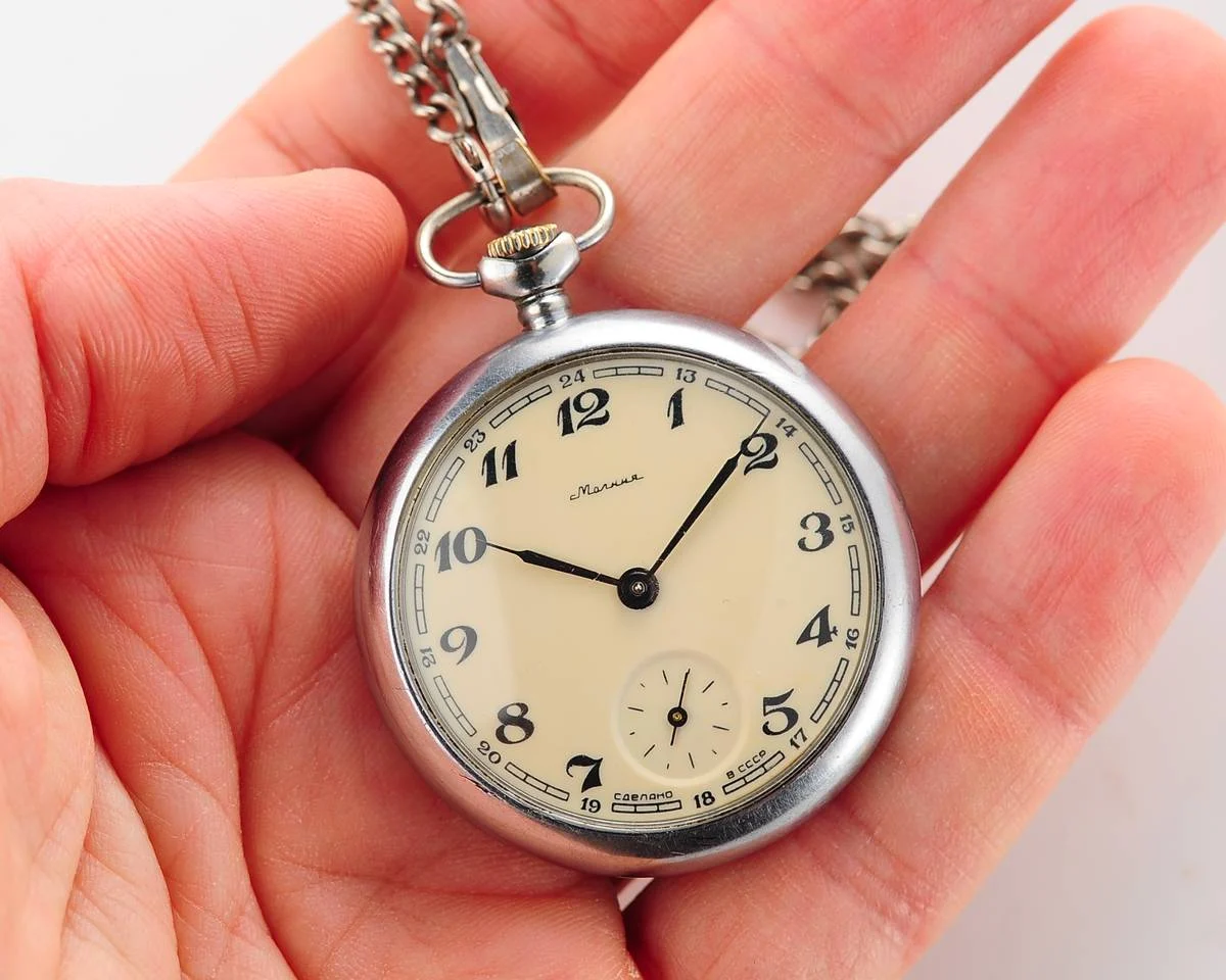 Rare: smaller diameter Soviet Molnija open face vintage pocket watch!