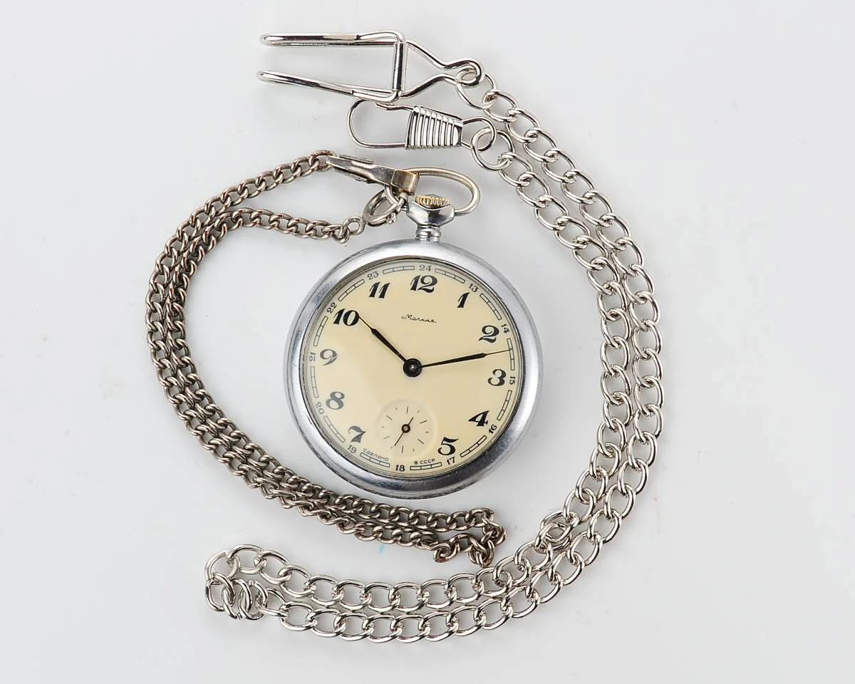 Rare: smaller diameter Soviet Molnija open face vintage pocket watch!