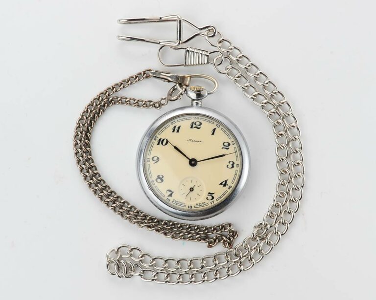 RARE: smaller diameter soviet Molnija open face vintage pocket watch!