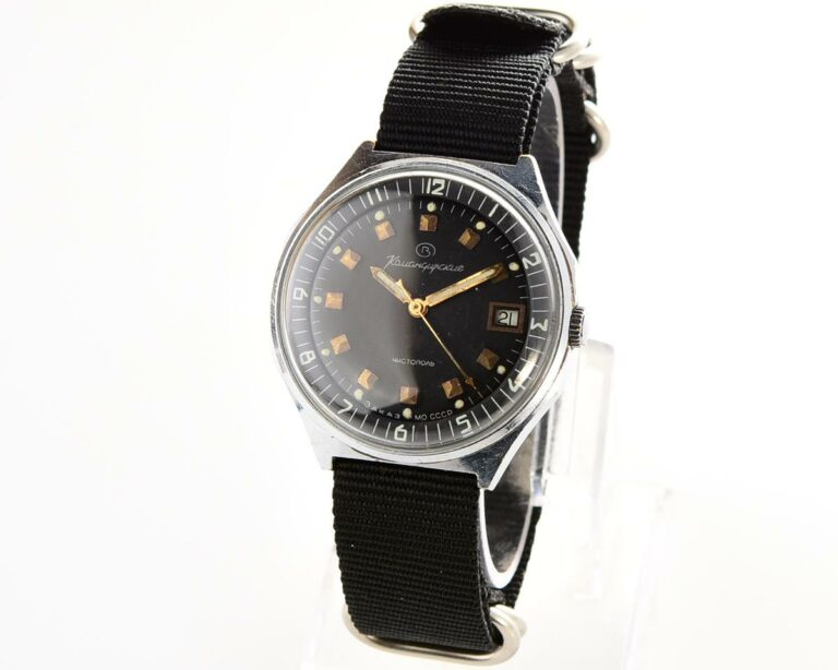 Soviet Vostok Komandirskie mechanical watch - Zakaz MO CCCP!