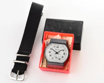TIME CAPSULE: Soviet mechanical Pobeda watch in box – New Old Stock (NOS)!