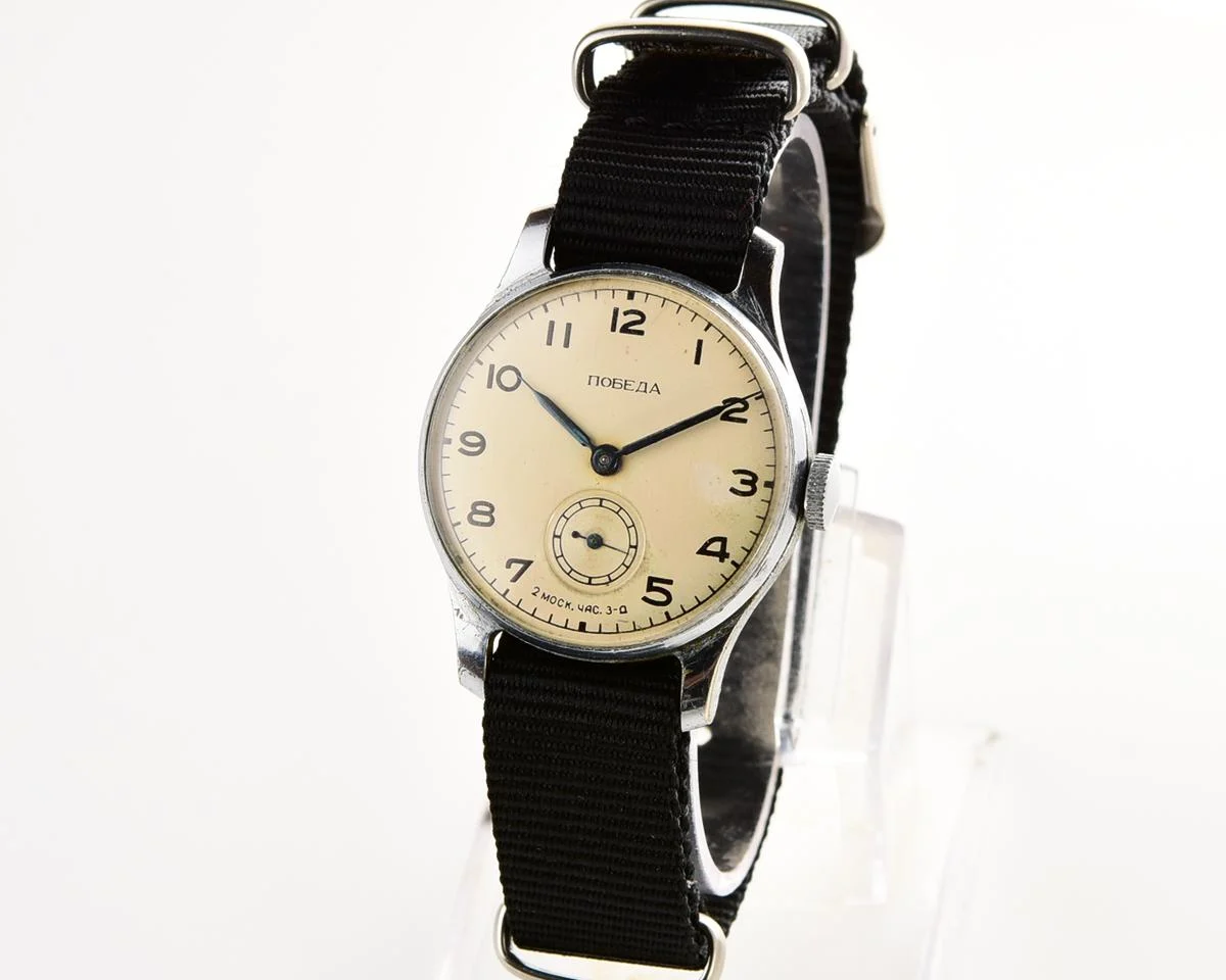 Soviet mechanical Pobeda wrist watch, 3rd quarter of 1954