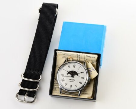 TIME CAPSULE: Vintage soviet Raketa MOON PHASES quartz watch, NEW old stock(NOS)!
