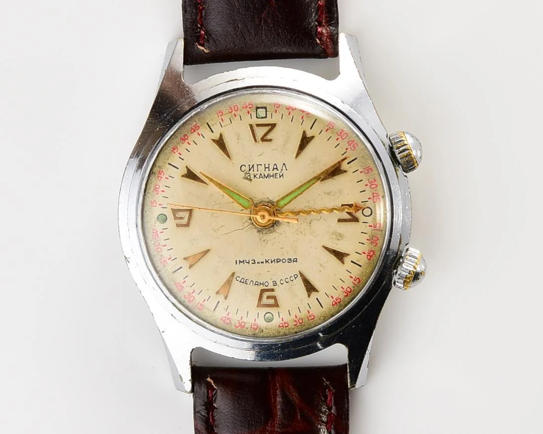 Signal vintage mechanical watch with alarm function