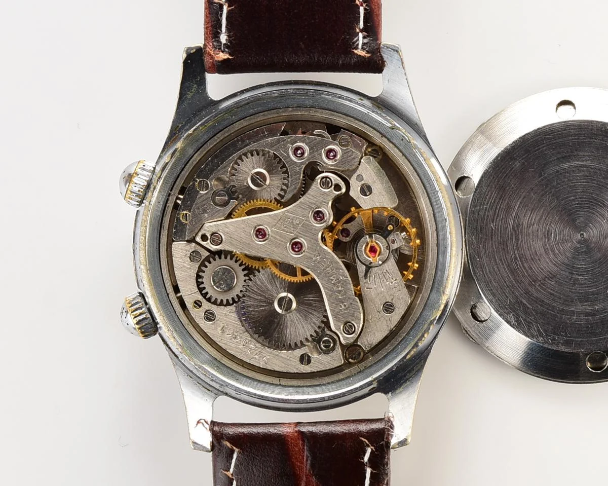 Signal vintage mechanical watch with alarm function