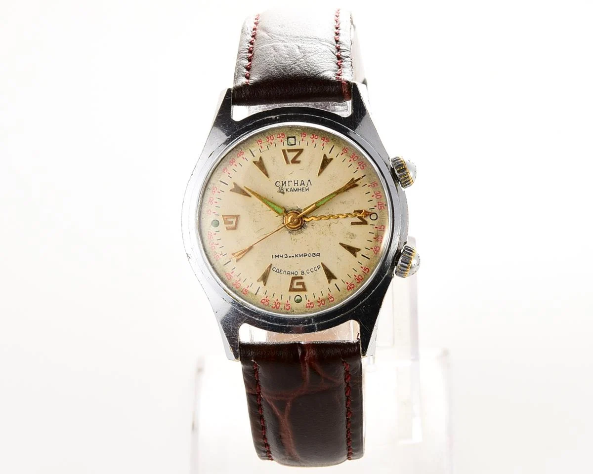 Signal vintage mechanical watch with alarm function