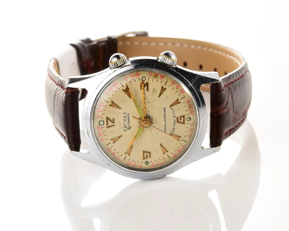 Signal vintage mechanical watch with alarm function