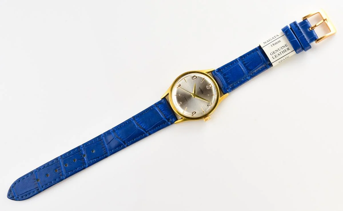 Wostok (Vostok) mechanical gold-plated wrist watch with engraved back