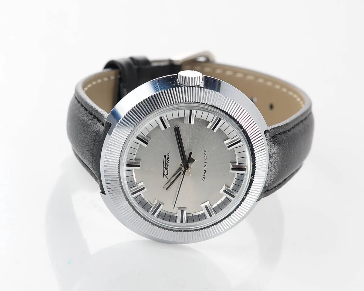 Excellent condition large vintage Soviet Raketa mechanical watch + box!
