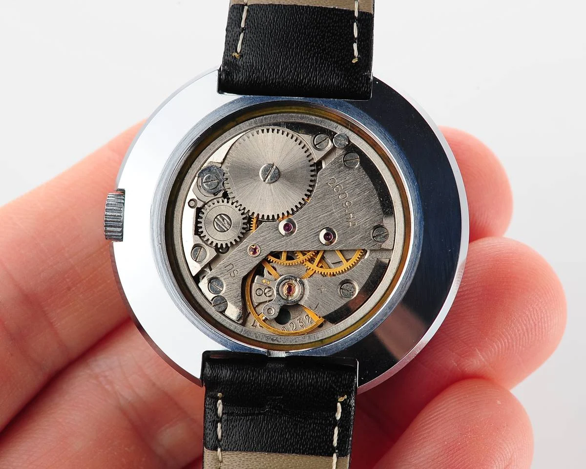 Excellent condition large vintage Soviet Raketa mechanical watch + box!