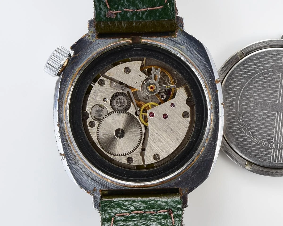 Vostok Komandirskie Tank mechanical watch limited series – “Zakaz MO CCCP”