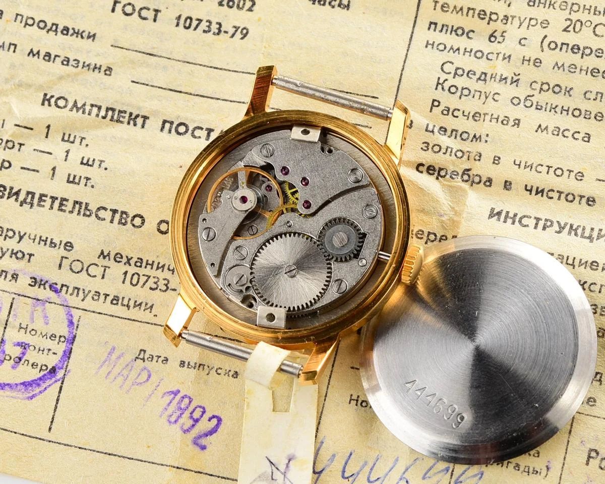 TIME CAPSULE: Soviet mechanical Pobeda watch in box – New Old Stock (NOS)!