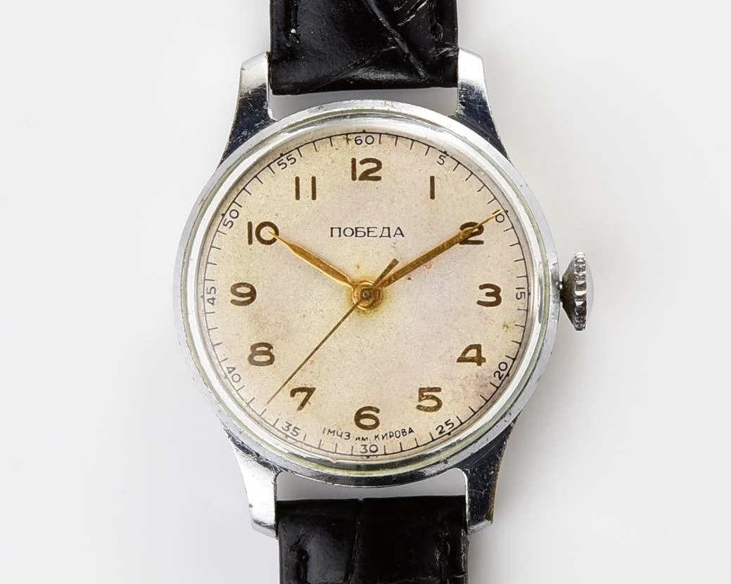Vintage Pobeda watch with central seconds hand, 3rd quarter of 1954
