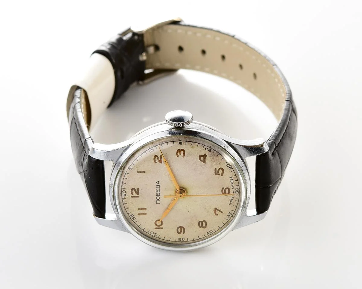 Vintage Pobeda watch with central seconds hand, 3rd quarter of 1954