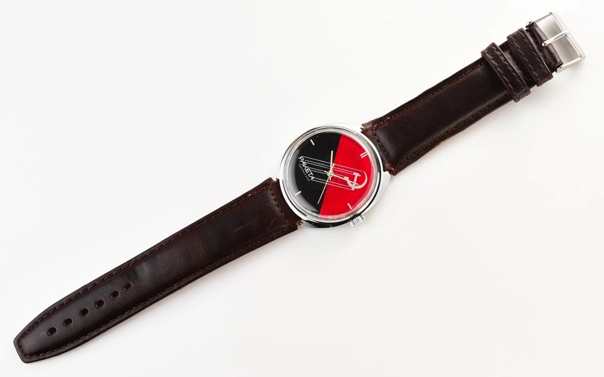 Black & Red vintage mechanical Raketa watch