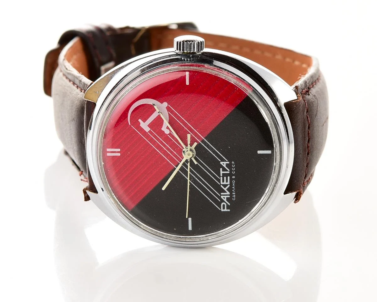 Black & Red vintage mechanical Raketa watch