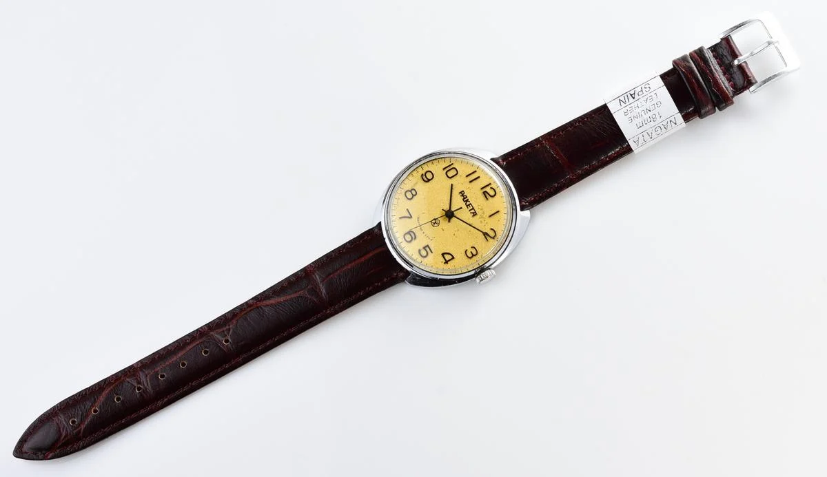 Large vintage Raketa mechanical watch