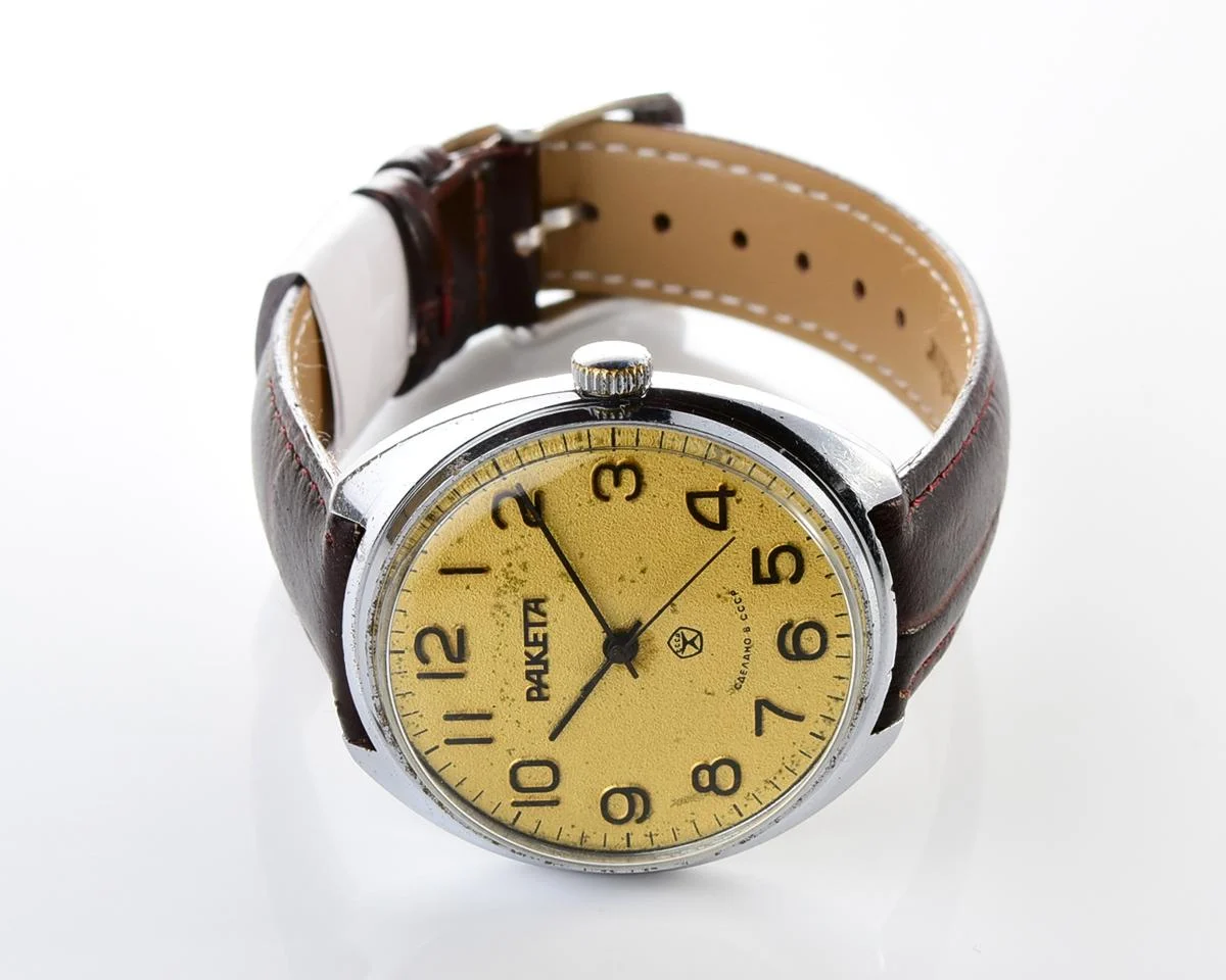 Large vintage Raketa mechanical watch