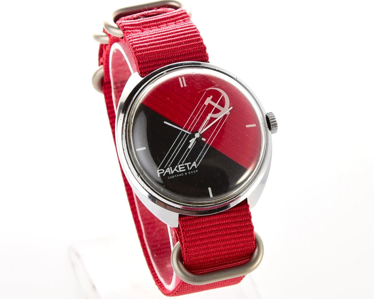 Black & Red vintage mechanical Raketa watch