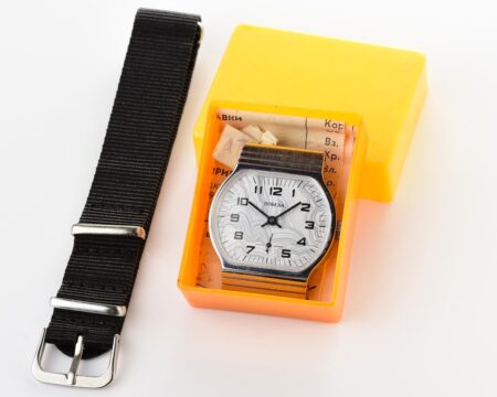 TIME CAPSULE: Soviet mechanical POBEDA watch in box – new old stock(NOS)!