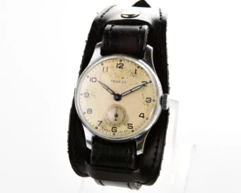Vintage Soviet mechanical Pobeda wrist watch, 2MChZ from 3rd quarter of 1955