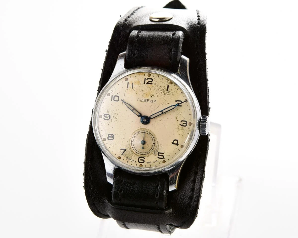 Vintage Soviet mechanical Pobeda wrist watch, 2MChZ from 3rd quarter of 1955