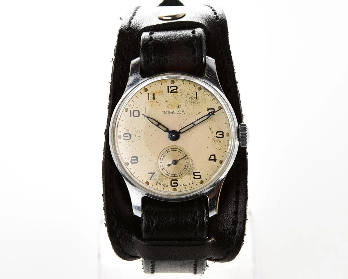 Vintage Soviet mechanical Pobeda wrist watch, 2MChZ from 3rd quarter of 1955