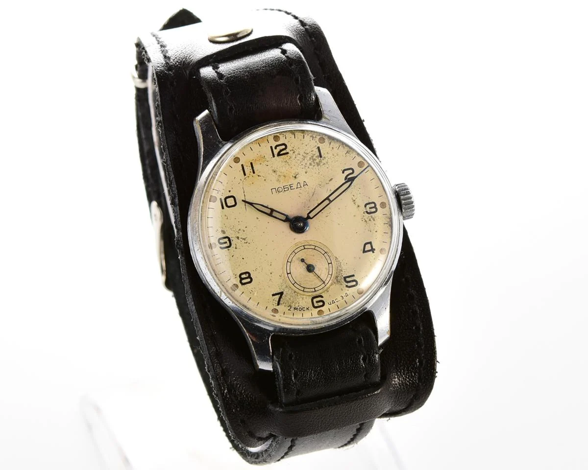 Vintage Soviet mechanical Pobeda wrist watch, 2MChZ from 3rd quarter of 1955