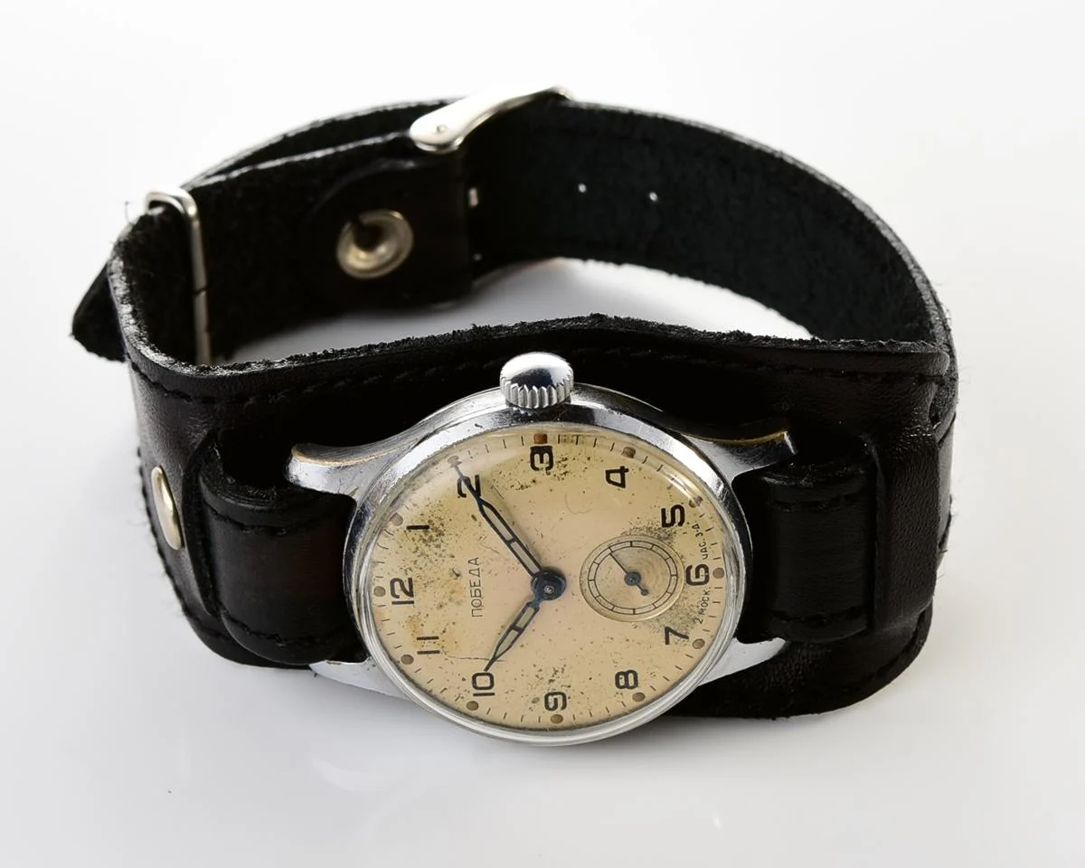 Vintage Soviet mechanical Pobeda wrist watch, 2MChZ from 3rd quarter of 1955