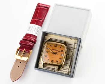 TIME CAPSULE: Vintage gold-plated Soviet Raketa watch, New Old Stock (NOS)!