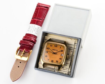 TIME CAPSULE: Vintage gold-plated soviet Raketa watch, NEW old stock(NOS)!