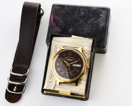 TIME CAPSULE: Large soviet gold-plated mechanical watch Slava
