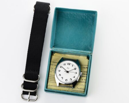 TIME CAPSULE: Vintage soviet SVET mechanical watch - New Old Stock(NOS)!