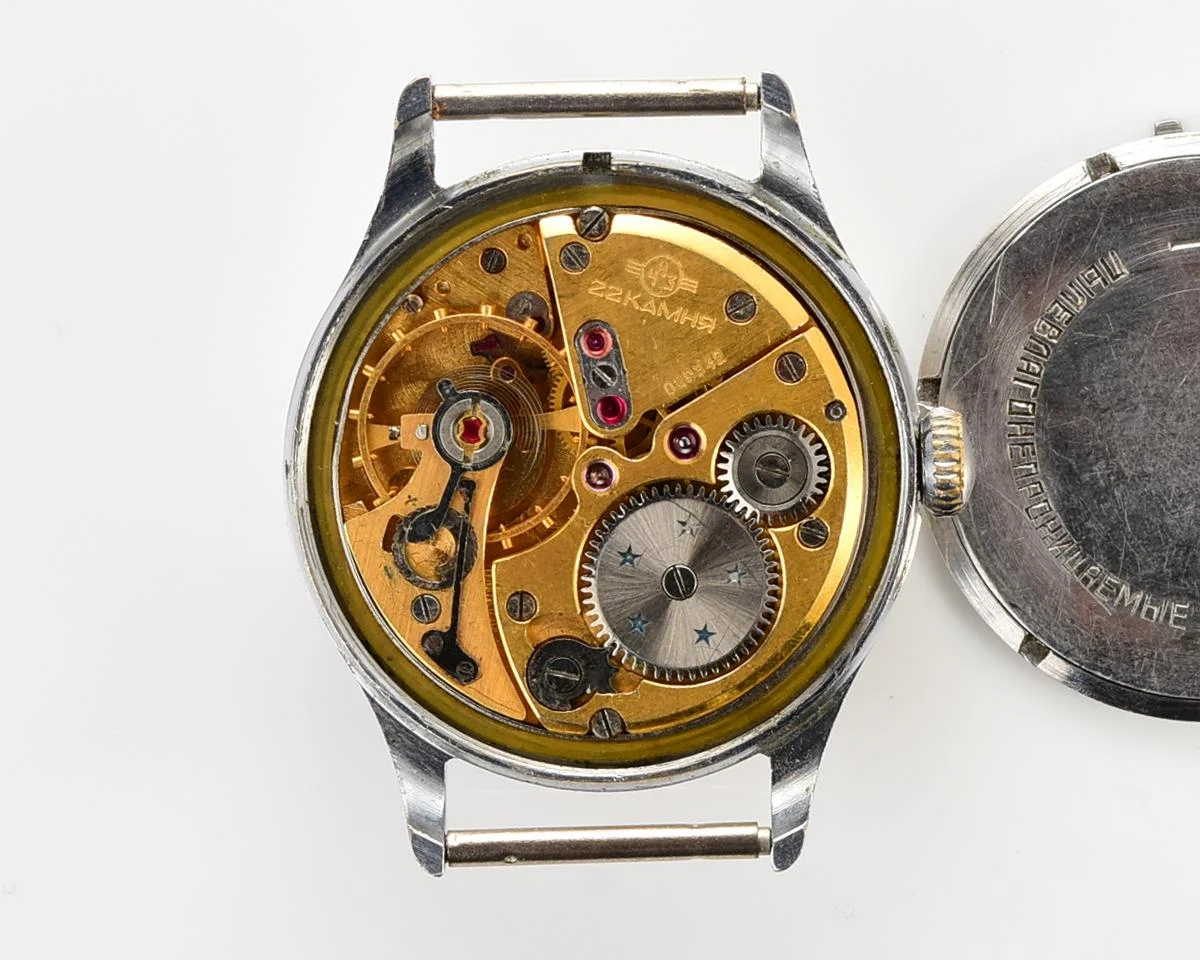 Wostok (Vostok) mechanical wrist watch with 22 jewels precision movement