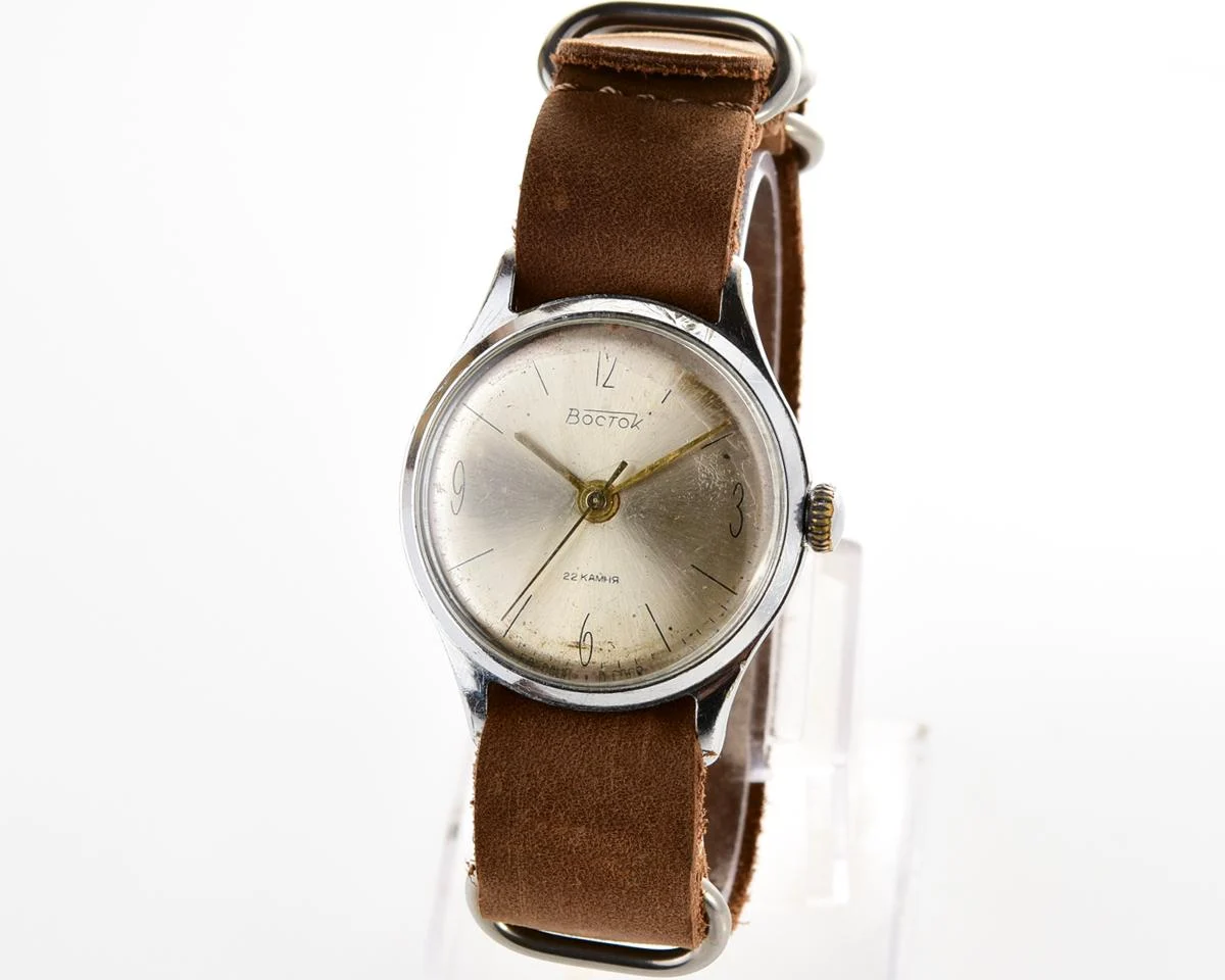 Wostok (Vostok) mechanical wrist watch with 22 jewels precision movement