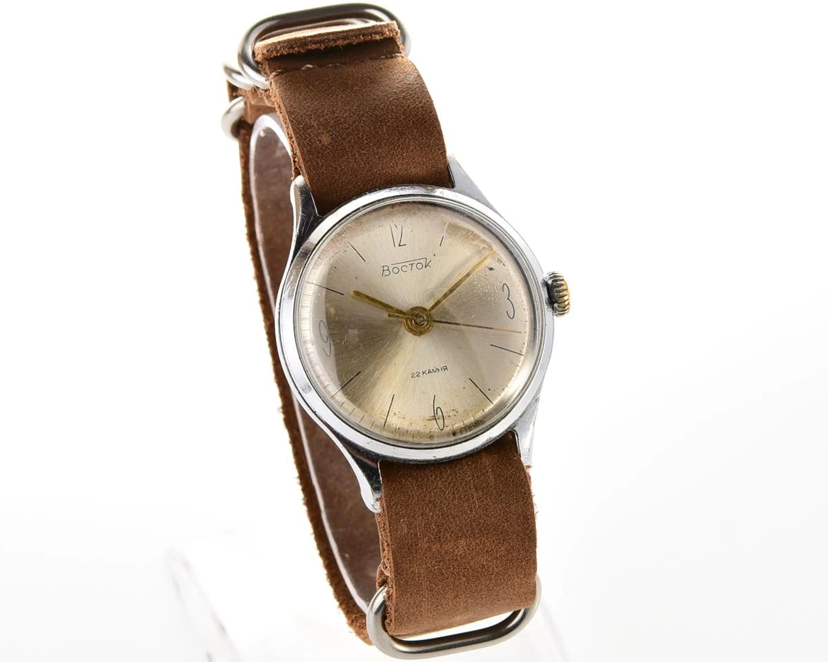 Wostok (Vostok) mechanical wrist watch with 22 jewels precision movement