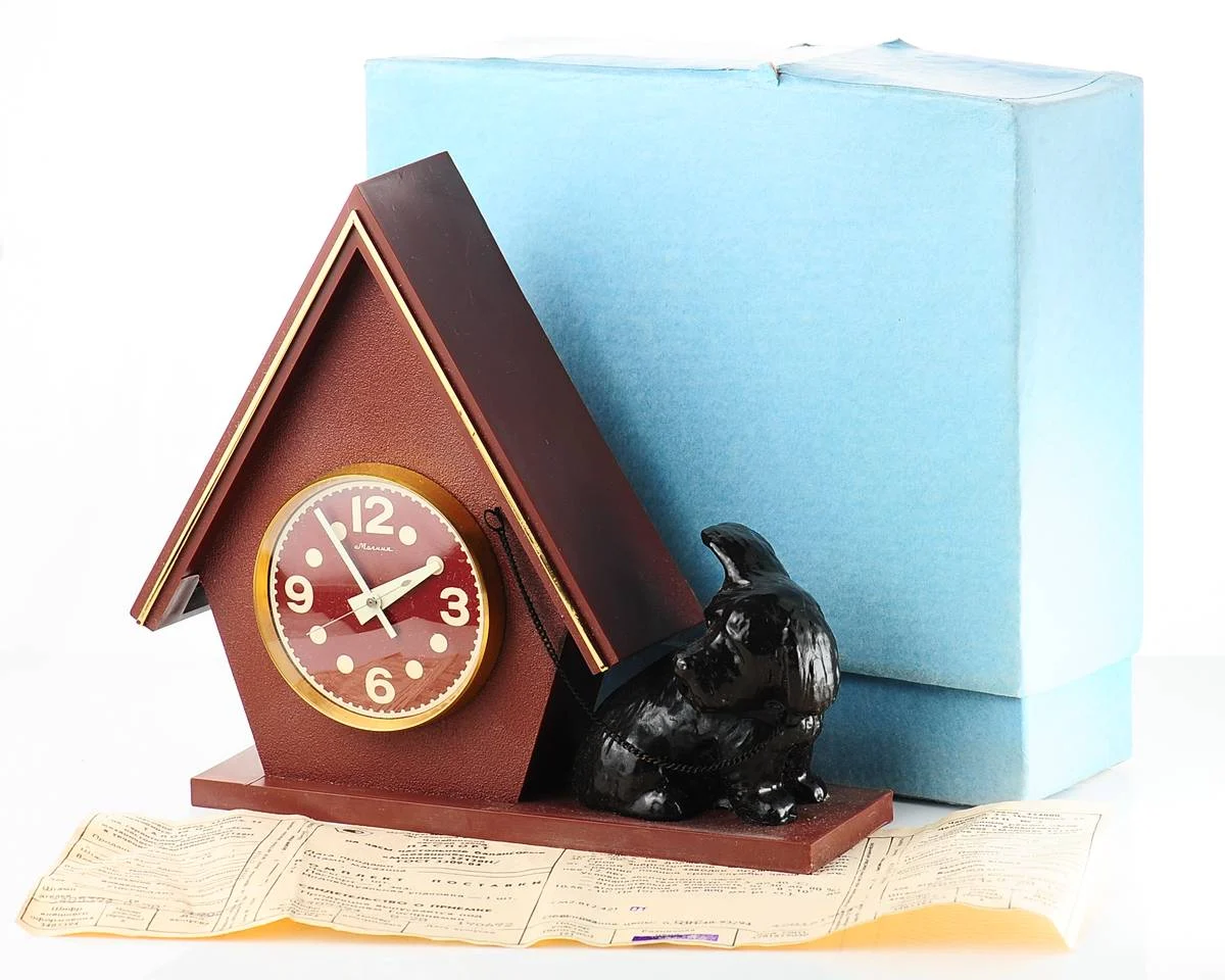 watch Molnija desk clock house with dog 9 days 9893-0090