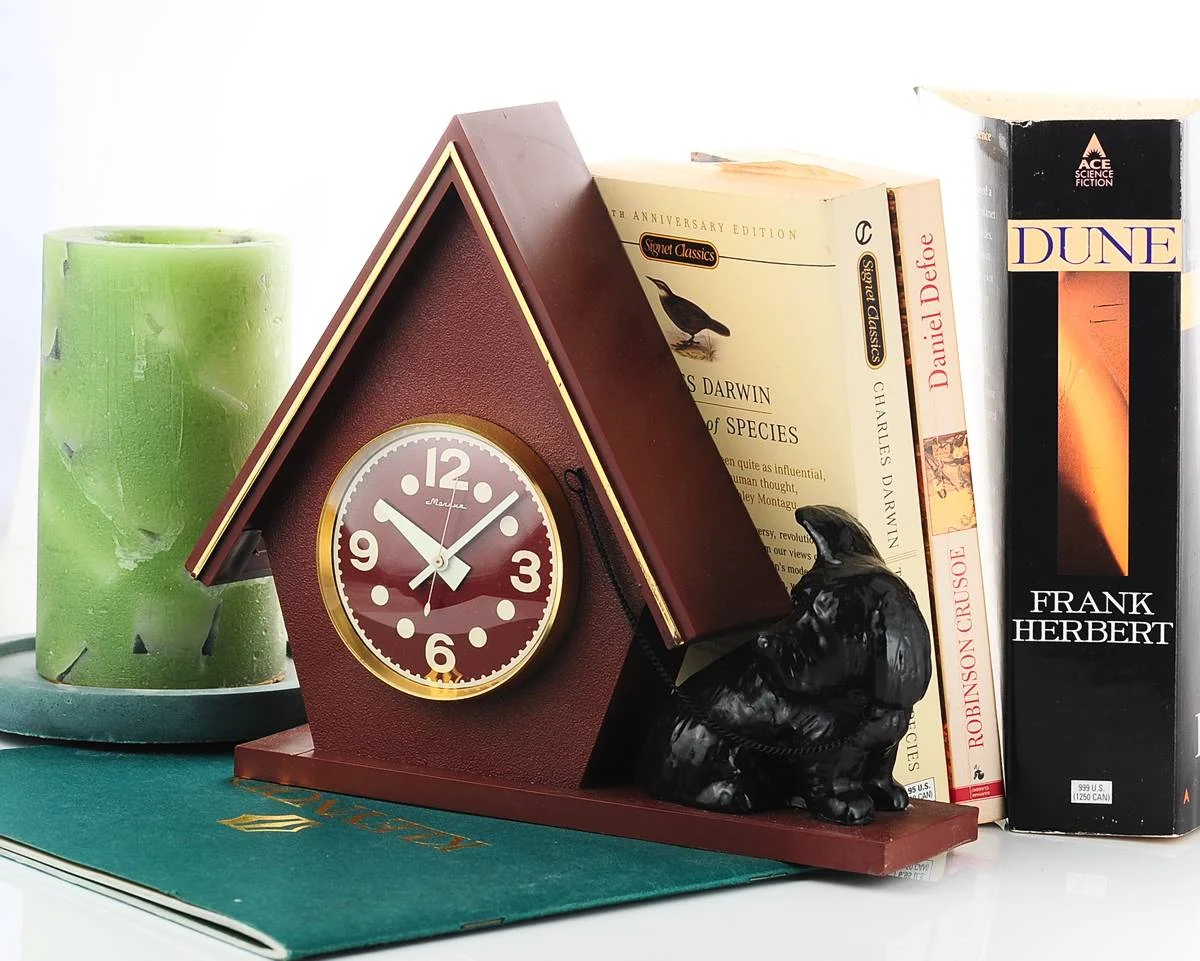 watch Molnija desk clock house with dog 9 days 9893-0093