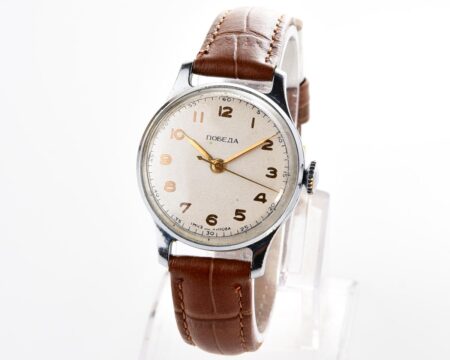 Excellent vintage POBEDA watch with central seconds hand and diamond shaped crown!