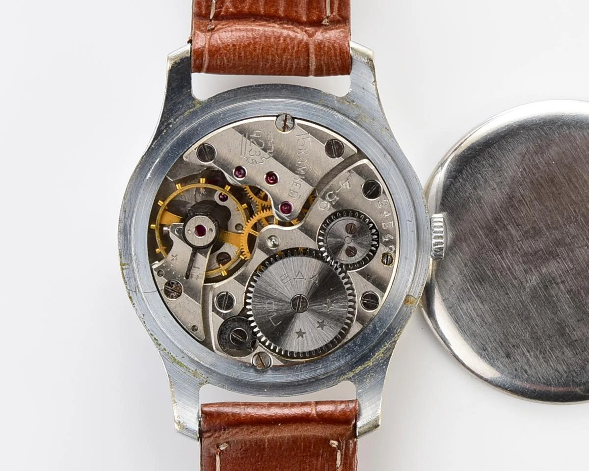 Excellent vintage Soviet mechanical Pobeda wrist watch from 4th quarter 1956