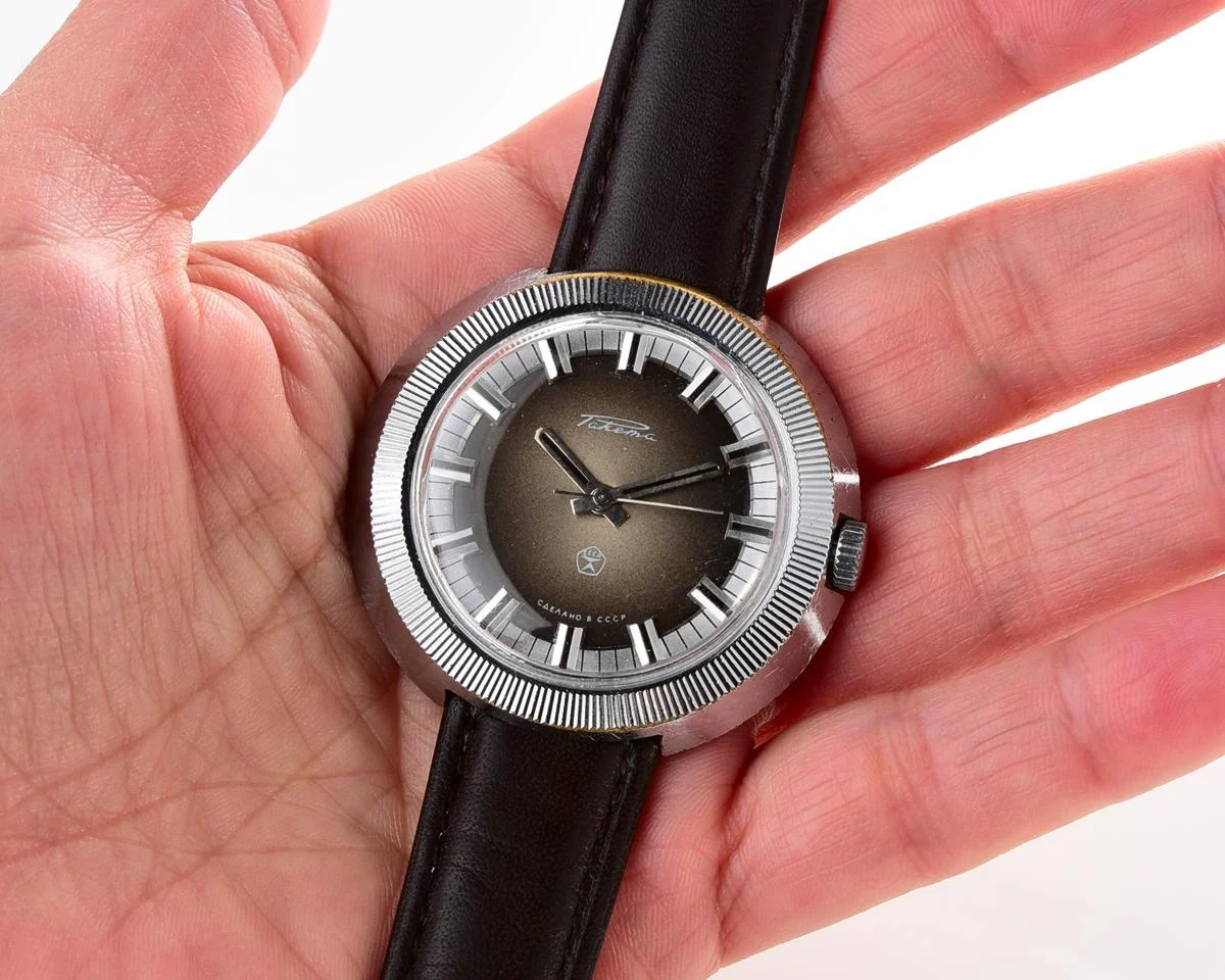 Large vintage Raketa mechanical watch