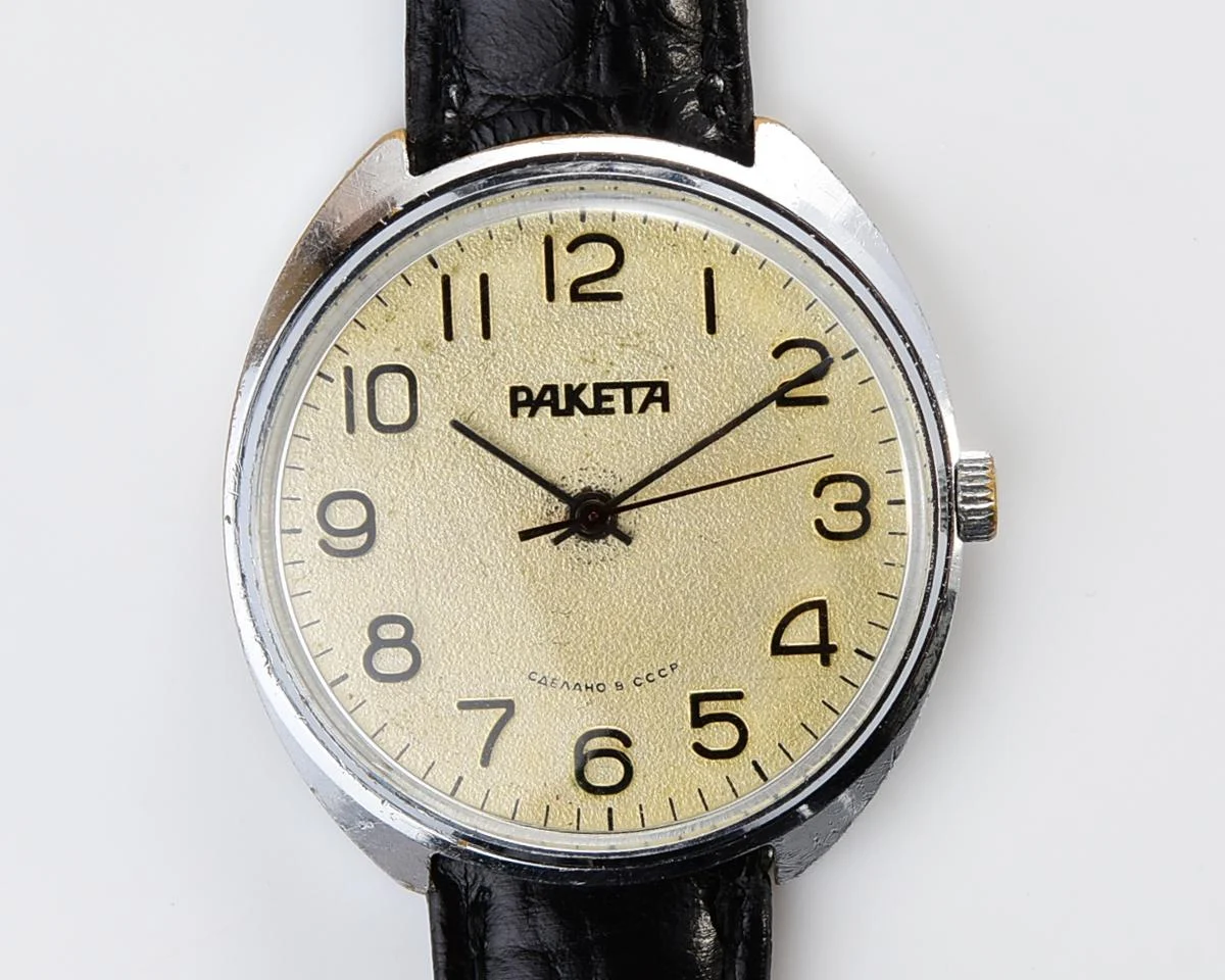 Large vintage Raketa mechanical watch