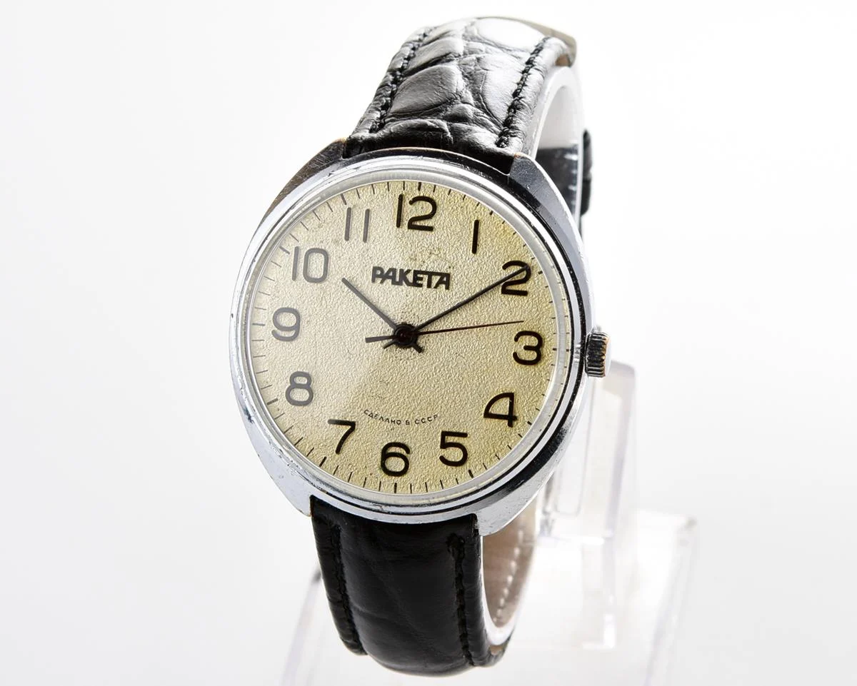 Large vintage Raketa mechanical watch