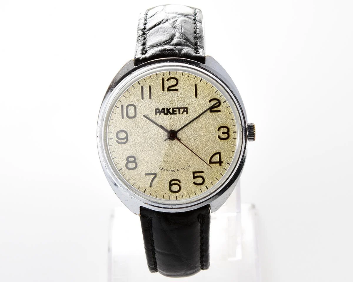 Large vintage Raketa mechanical watch
