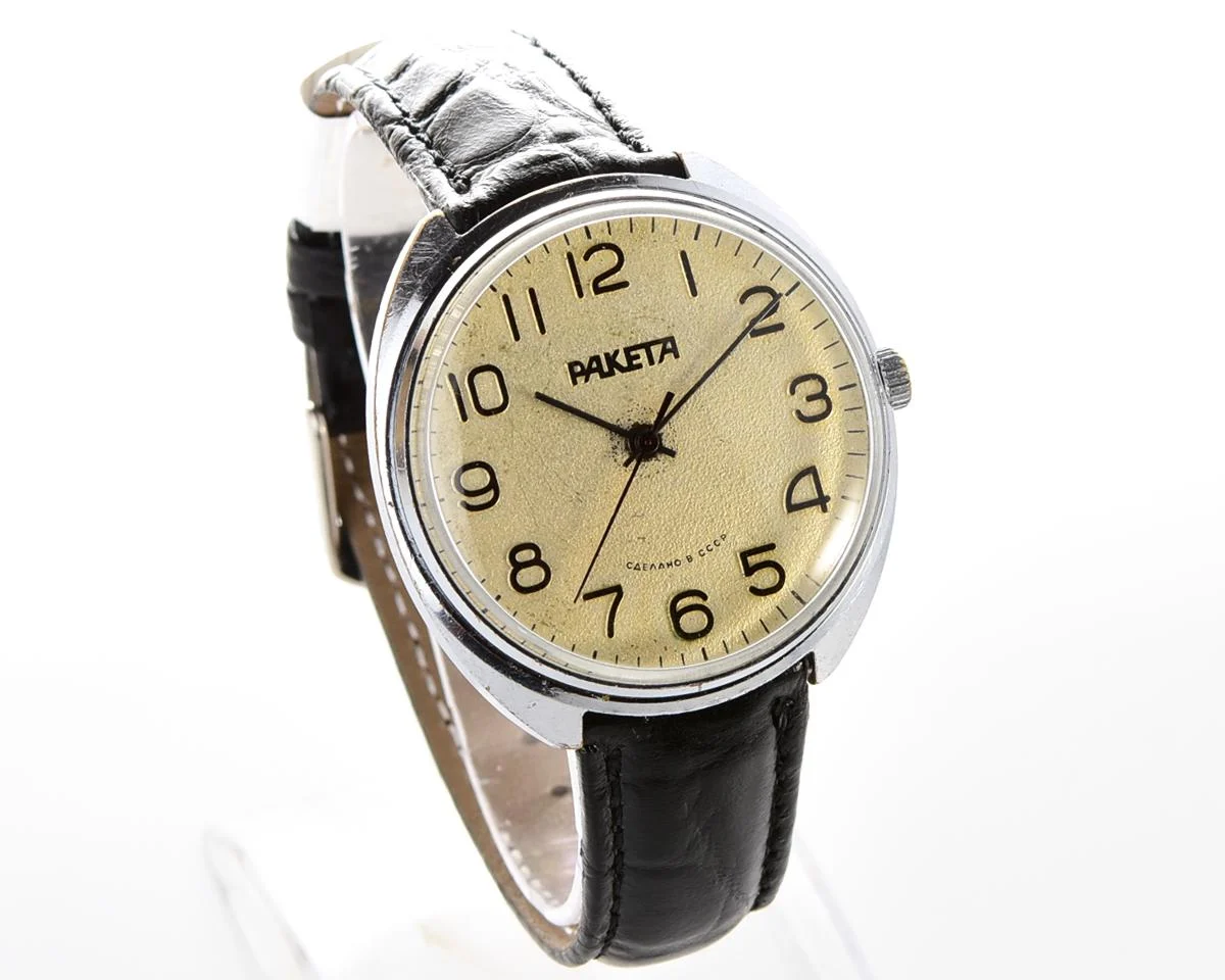 Large vintage Raketa mechanical watch