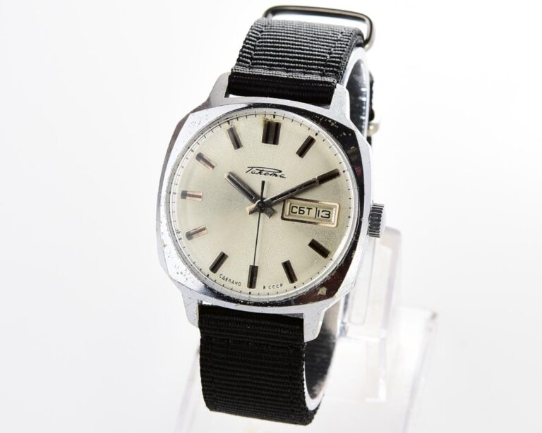 Vintage soviet mechanical RAKETA with automatic self winding movement