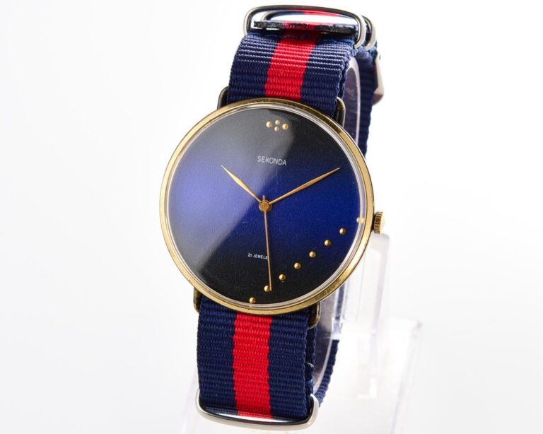 Large soviet SEKONDA (Zarya) vintage mechanical wristwatch