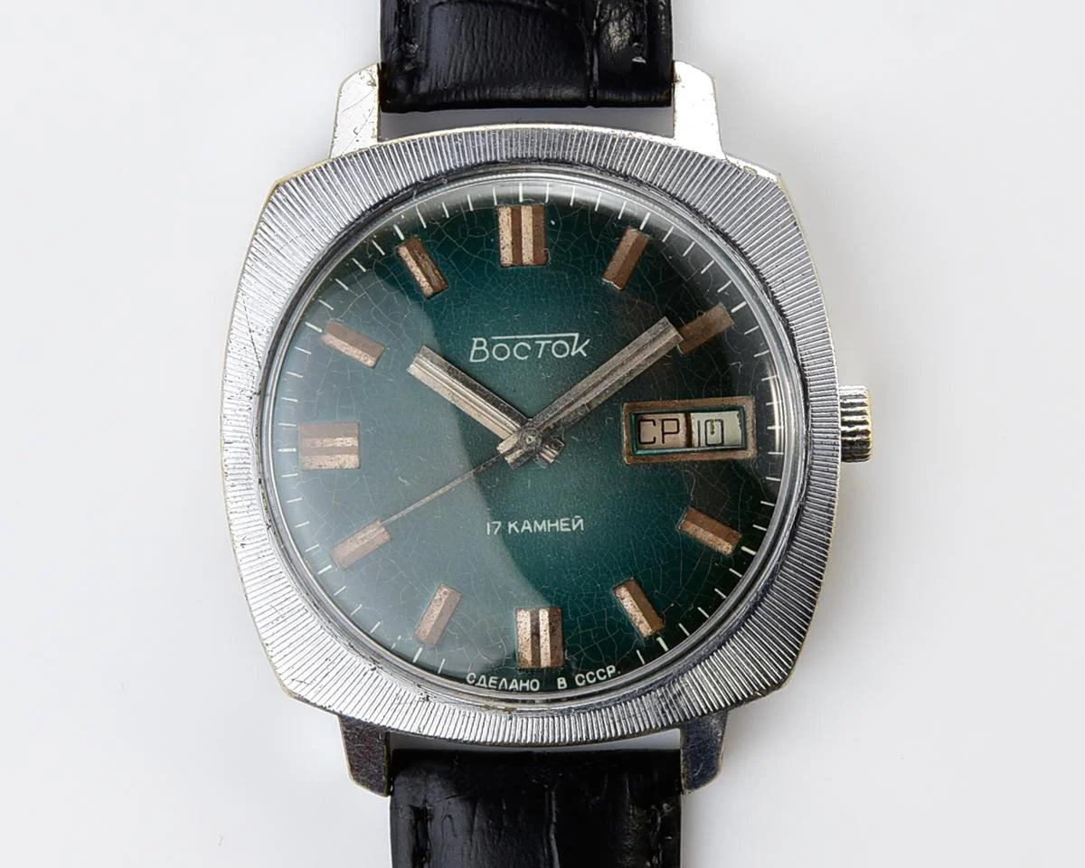 Rare: Vostok 2428 mechanical large vintage wrist watch with double calendar!