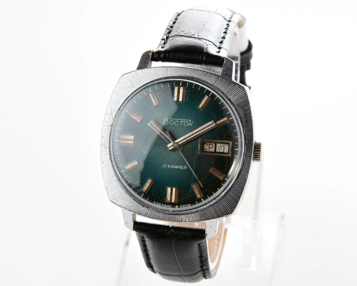 Rare: Vostok 2428 mechanical large vintage wrist watch with double calendar!