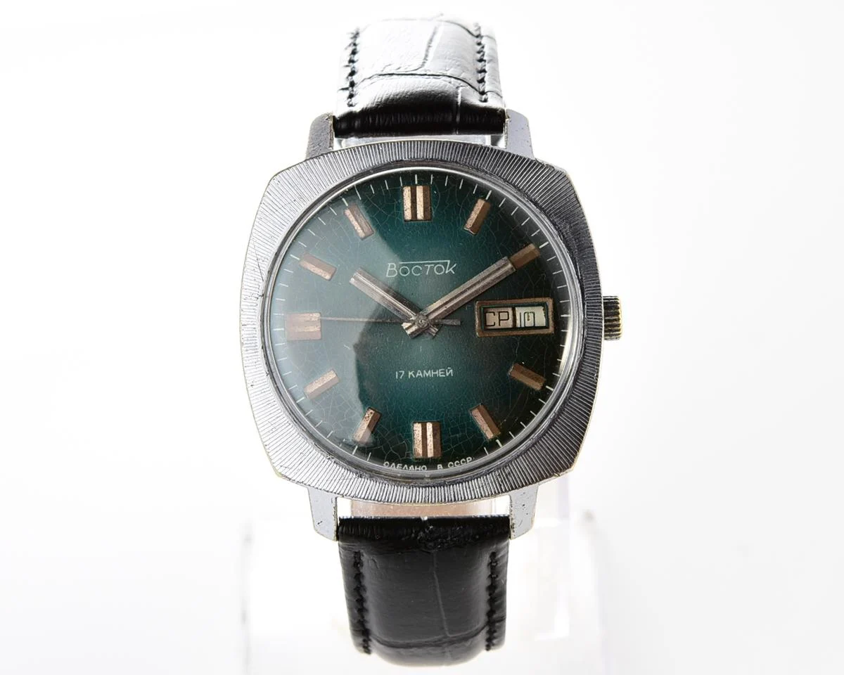 Rare: Vostok 2428 mechanical large vintage wrist watch with double calendar!